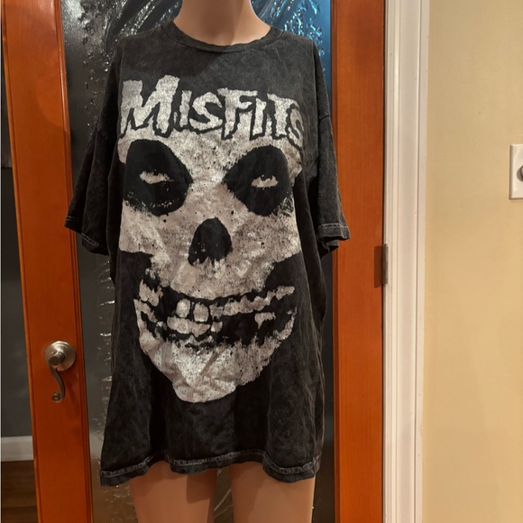 Live Nation Black Misfits Short Sleeve Tee - Picture 1 of 4